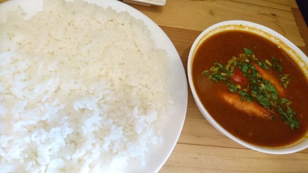「コリアンダー香る濃厚エビカリー +ルー大盛り」@カリー&ワイン ビストロ べっぴん舎 お茶の水店の写真