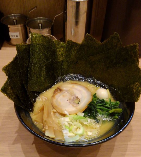 「豚骨醤油ラーメン(海苔増し)」@松原家 天王町駅前店の写真