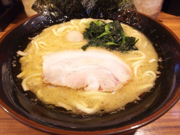 「家系ラーメン醤油690円」@横浜家系ラーメン 壱角家 勝どき店の写真