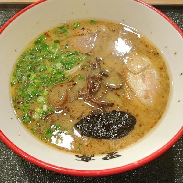 「ラーメン700」@黒亭 下通店の写真