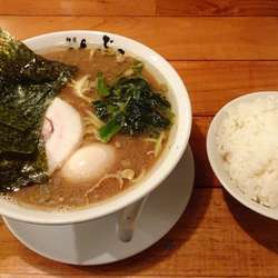 らーめん（670円）＋味付玉子（70円）＋ライス（120円）