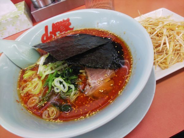 「辛味噌ラーメン辛さMAX(クーポン白髪ネギ）」@ラーメン山岡家 さいたま宮前店の写真