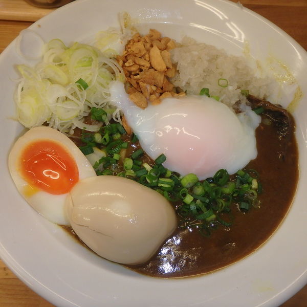 「カレーまぜそば (800円)(賄い飯付)、味玉(クーポン)」@拉麺 はち屋の写真