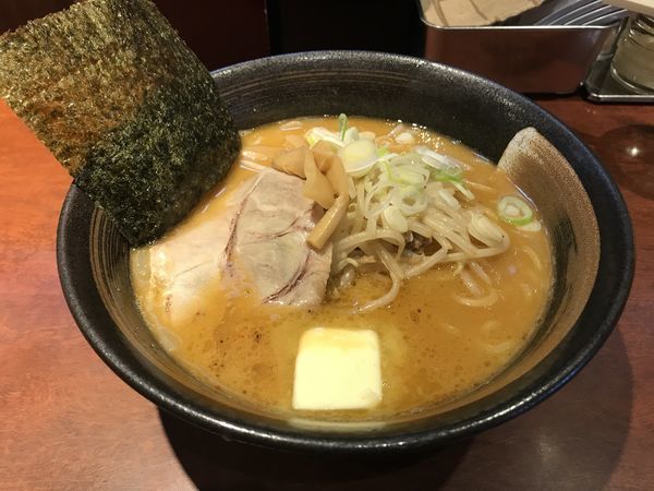 「味噌らーめん＋クーポンバター」@北海道らーめん 楓 京急蒲田店の写真