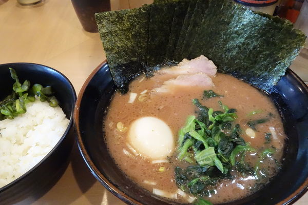 「ラーメン(並)＋味玉、のり増し」@横浜家系らーめん 武道家 賢斗の写真