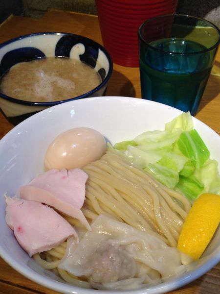 「特製タイガーつけめん1000円 ワンタン(クーポン)」@ゴールデンタイガーの写真