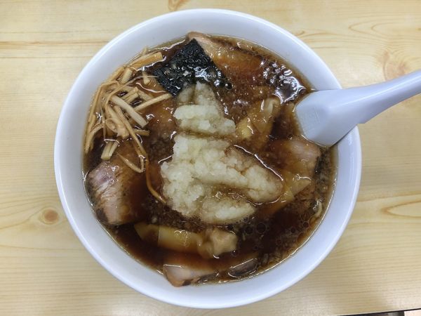 「チャーシューワンタン麺＋薬味多め」@寿ラーメンの写真