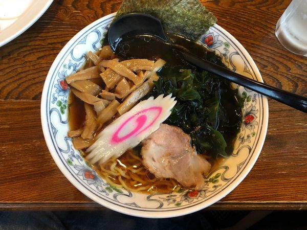 「中華らーめん＋メンマ＋ワカメ」@らーめん いやどうもの写真