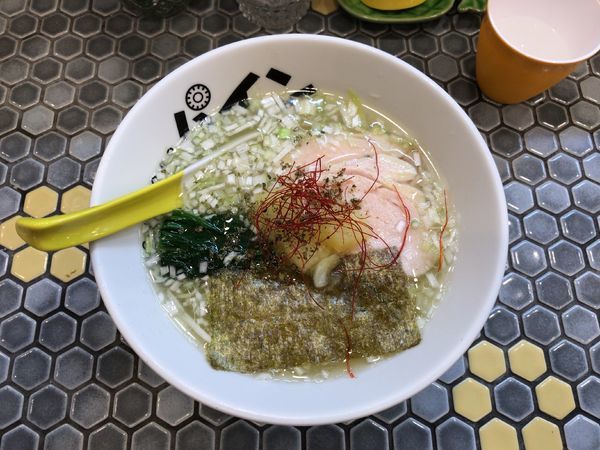 「冷しパイナップルラーメン(800円)」@パイナップルラーメン屋さん パパパパパインの写真