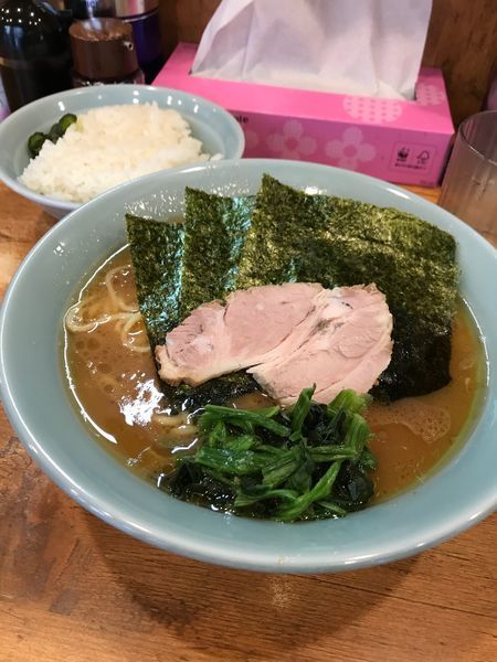 「ラーメン中」@横浜ラーメン 武蔵家 稲田堤店の写真