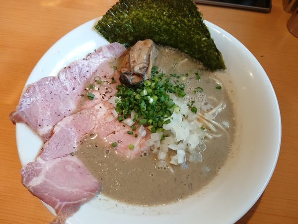 「濃厚牡蠣煮干中華そば「牡蠣ニボ」」@麺屋 まほろ芭の写真
