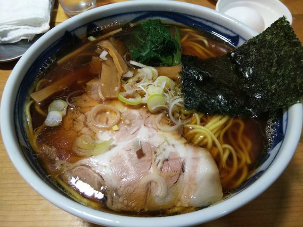 「醤油らーめん　（大盛り：サービス券）　＋ゆで卵（サービス）」@らーめん たきたろうの写真