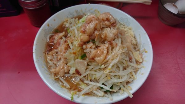 「小豚　ｺｰﾙ全部　生卵」@ラーメン二郎 環七一之江店の写真