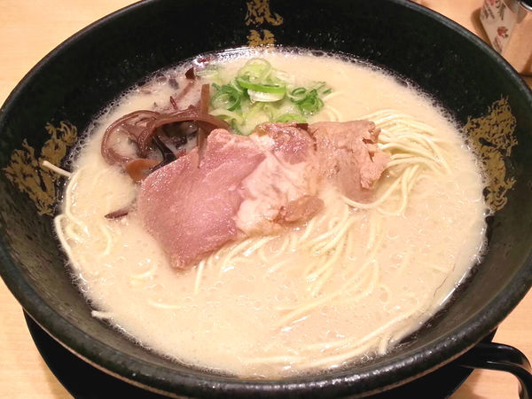 「とんこつラーメン 650円」@とんこつラーメン博多風龍 秋葉原総本店の写真