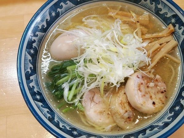 「鶏そば（塩）＋味玉」@ラーメン Sorenariの写真