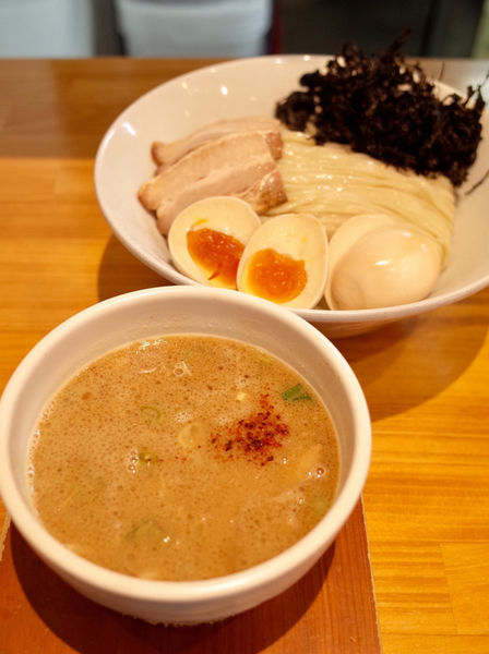 「豚と鶏の骨の濃厚つけ麺 スペシャル…1180円」@ニボチャチャ！！ラーメン あらき軒の写真