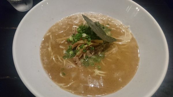 「掛け豚そば　￥830-」@俺の空 新宿店の写真