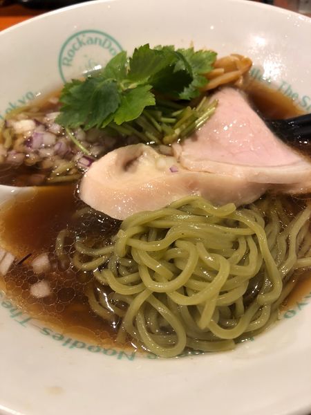 「醤油グリーンラーメン」@麺屋 六感堂 Rock'anDoの写真