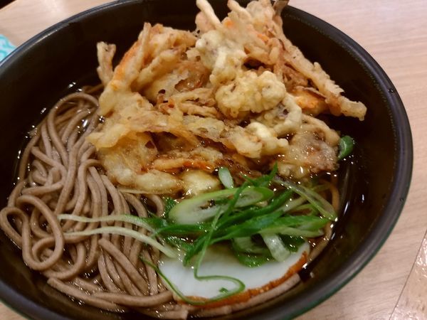 「かき揚げそば400円」@麺家 新大阪上り店の写真