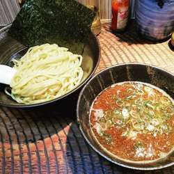 つけめん（麺少なめ）830円