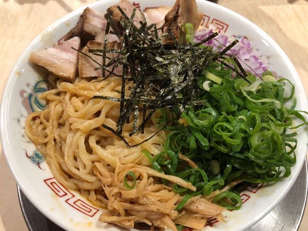 「限定 まぜそば 400g 600円 (並500円) ビール550」@食堂 七彩の写真