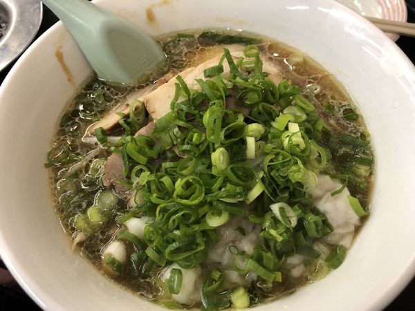 「ワンタンチャーシュー麺 650円」@大衆食堂 まんだらやの写真