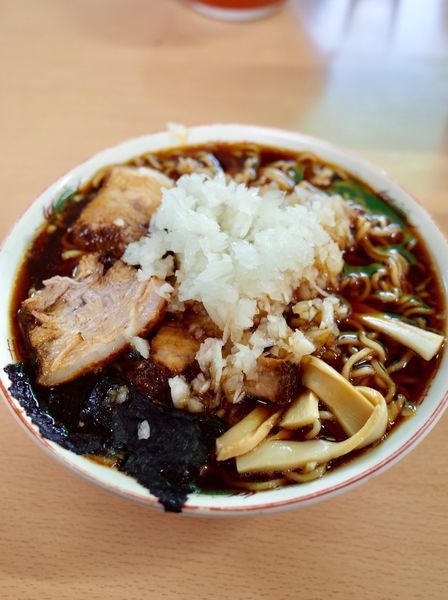 「ラーメン…800円、やくみ…＋50円」@梅乃家の写真