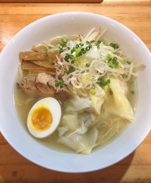 「海老ワンタン鶏そば(塩)」@めんや 正明の写真