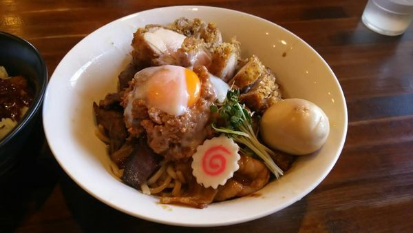 「肉まつりまぜそば 1200円」@らーめん・つけめん 八角の写真