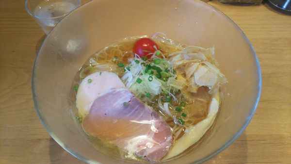 「【8月限定 】冷やし鮭節稲庭中華そば  950円」@らーめん 雅楽 GARAKUの写真