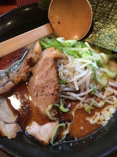 「黒麺」@らーめん本郷亭 FC千種店の写真