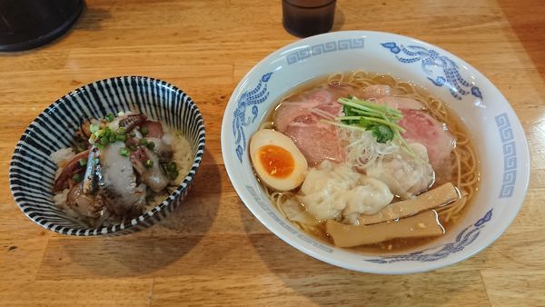 「【限定】豚の旨みワンタン麺 800円 + いわし丼 410円」@寿製麺よしかわ 坂戸店の写真