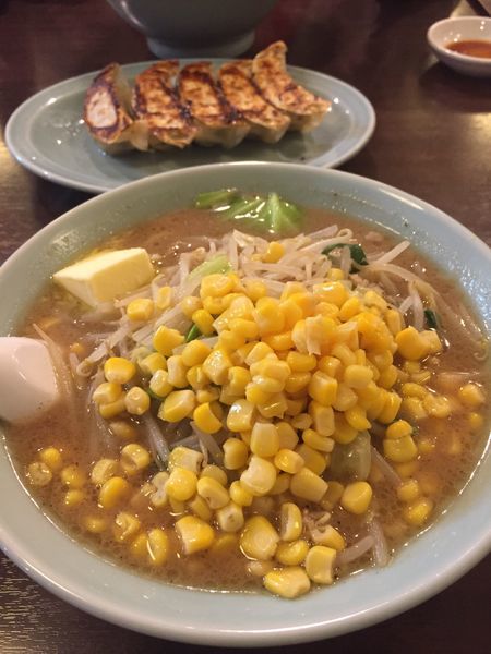 「しおラーメン➕バター➕コーン」@ジャンボ餃子 天神の写真