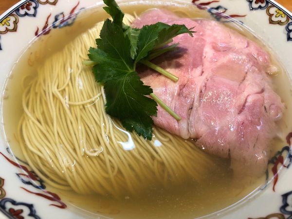 「限定 濃厚な豚出汁と牡蠣の旨味塩ラーメン 800円  お昼の焼豚」@柴崎亭の写真