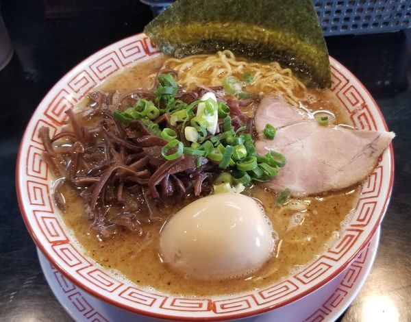 「魚介豚骨ラーメン味玉付き(キクラゲ)」@博多長浜らーめん 六角堂の写真