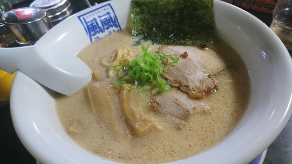 「とんこつラーメン」@風風ラーメン 千歳烏山店の写真