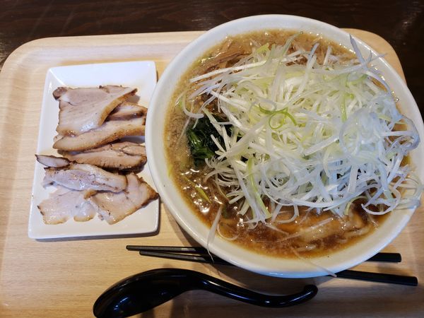 「チャーシューメン+チャーシュー+ネギ」@克味製麺所 長岡店の写真