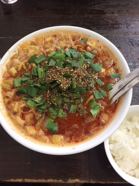 「勝浦タンタン麺 850円　サービスライス付き」@ビンギリの写真