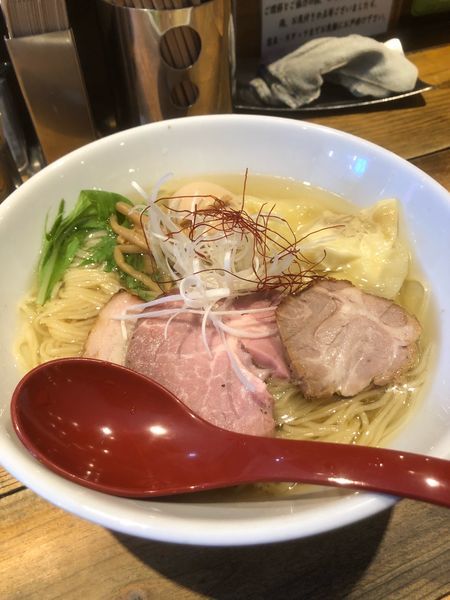 「香彩鶏だし特製塩らーめん」@麺屋 翔 西新宿本店の写真