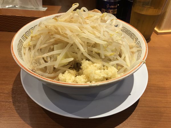 「小ラーメン750円(ニンニクマシマシ・野菜・カラメ)」@豚山 町田店の写真