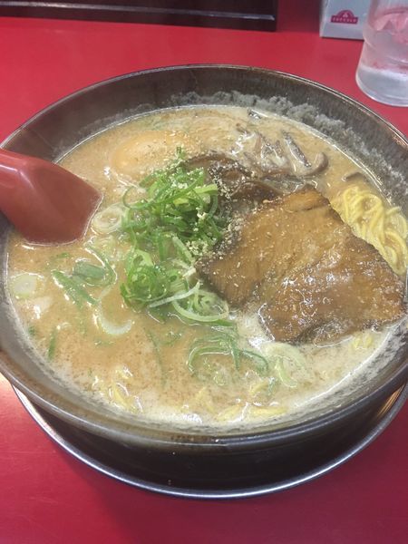 「黒らーめん」@麺将軍 本店の写真