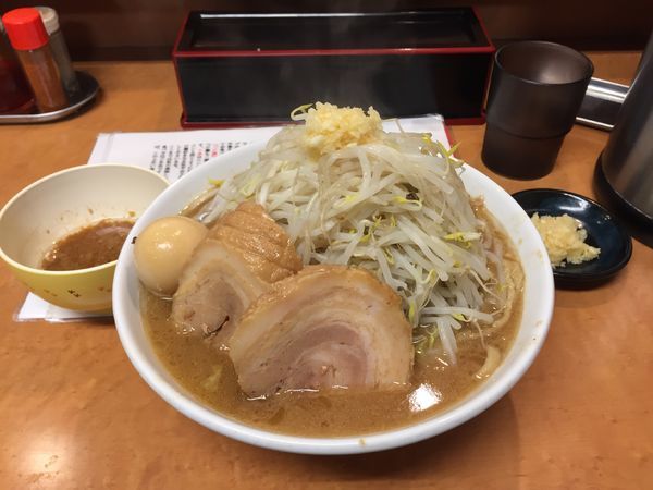 「ら〜めん(醤油)全マシ＋味玉、豚一枚」@らーめんコジマルの写真