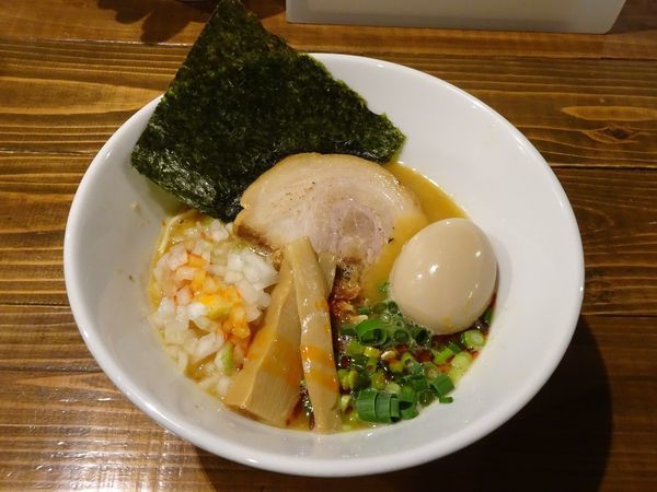 「味玉辛味鶏白湯そば（1,050円）中辛」@煮干しそば 虎空の写真