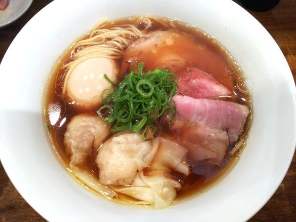 「特製醤油拉麺＋炙り焼きチャーシュー　1100＋500円」@創作麺工房 鳴龍の写真