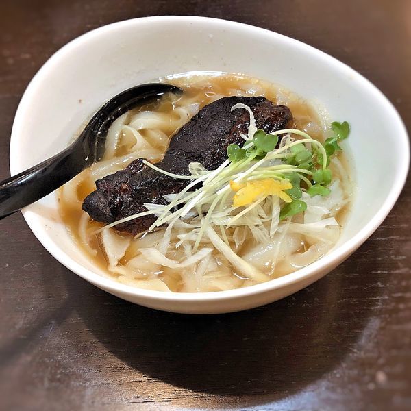 「ミニ刀削麺に醤油角煮のせ(平日ランチセット)」@刀削麺 福龍門 鯉川筋店の写真