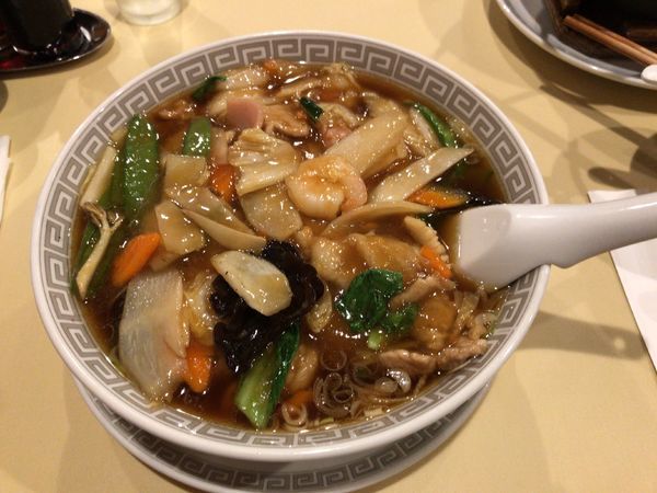 「うどラーメン+鉄鍋水ぎょうざ5個」@中国料理 五十番の写真
