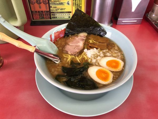 「プレミアム醤油とんこつ  860円」@ラーメン山岡家 瑞穂店の写真