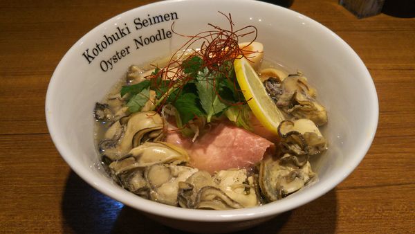「特製牡蠣そば  イワシ丼」@寿製麺よしかわ 川越店の写真