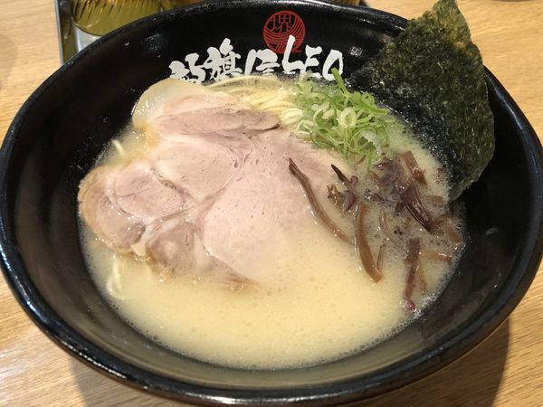 「塩とんこつラーメン」@龍旗信LEOの写真