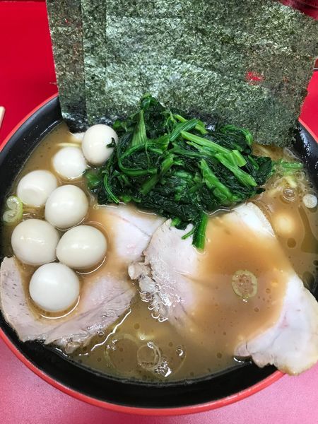 「ラーメン中盛＋うずら玉子7個」@横濱家系ラーメン 勝鬨家の写真